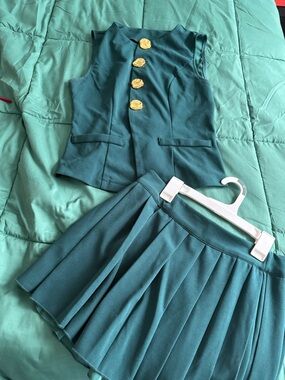 Green Two-Piece Pleated Skirt & Vest Set with Gold Button Accents